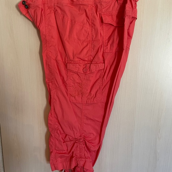 Cute Peach Capris - Picture 3 of 8